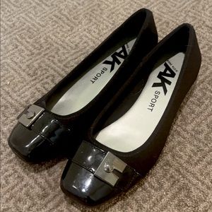 Black Anne Klein Flats. Size 7